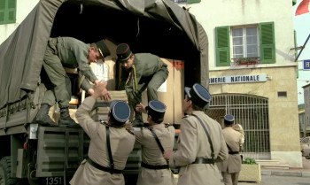 The Gendarme and the Gendarmettes (1982) download