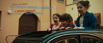 Mio fratello rincorre i dinosauri (2019) download