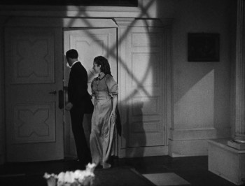 The Face at the Window (1939) download