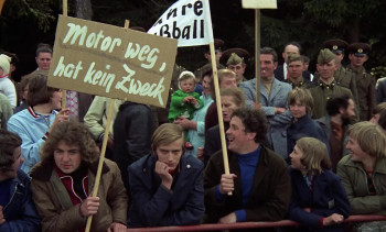 Der nackte Mann auf dem Sportplatz (1974) download